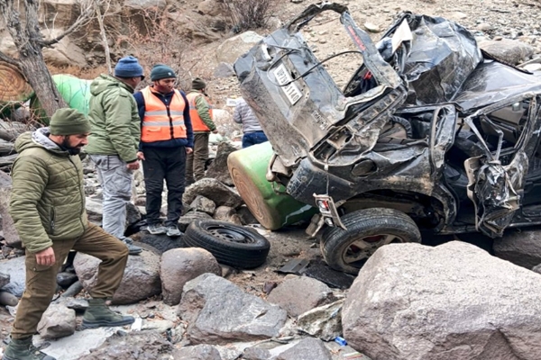 लडाखमध्ये, कारगिलमधील राष्ट्रीय महामार्ग एकवर झालेल्या अपघातात पाच जणांचा मृत्यू