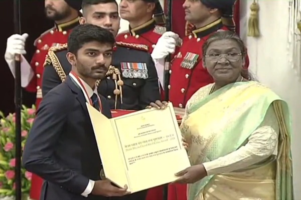 President Murmu confers National Sports Awards 2024