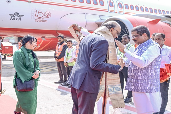 Singapore President arrives in Odisha for 2-day visit