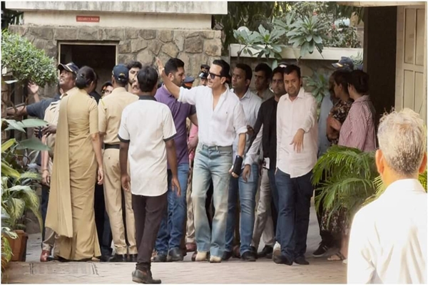 Saif Ali Khan Discharged from Hospital After Stabbing, Attacker in Custody