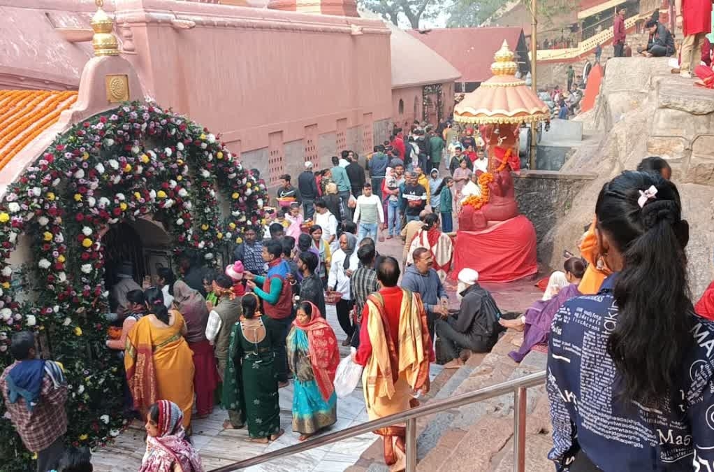 ইংৰাজী নৱবৰ্ষৰ পহিলা দিনটোত ধৰ্মীয় স্থান, বনভোজথলীসমূহত ব্যাপক জনসমাগম