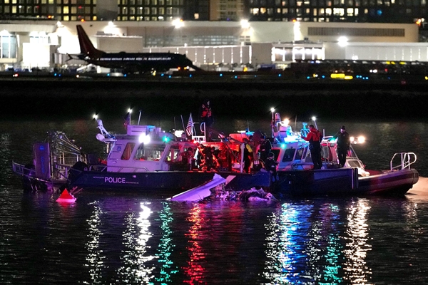 Washington DC Plane Crash: At least 28 bodies recovered from Potomac River