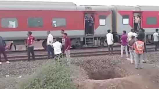 Maharashtra train accident: 11 passengers killed, 14 injured