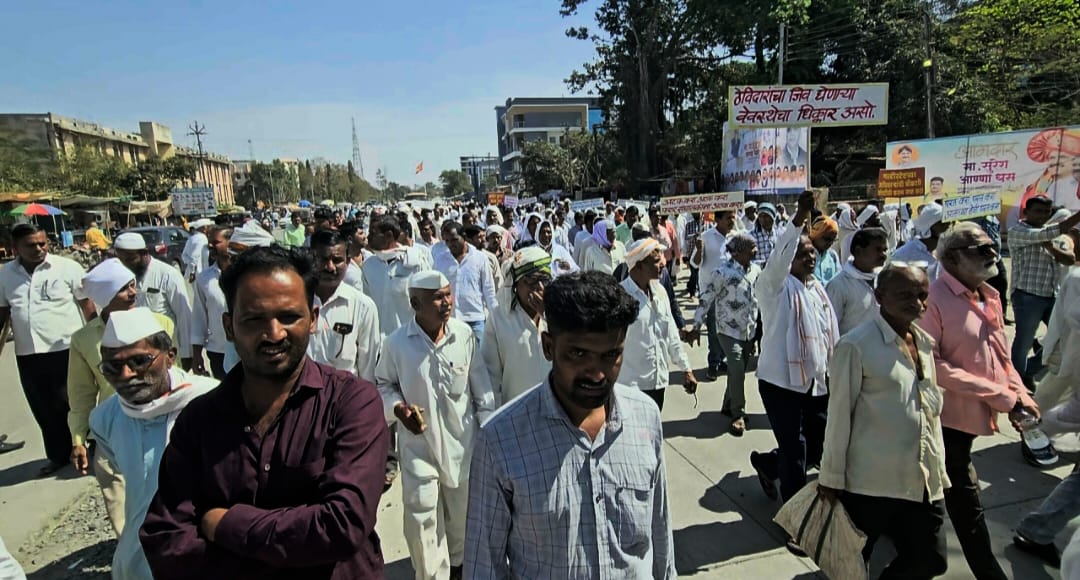 बीड : ज्ञानराधा मल्टीस्टेट शाखेतल्या ठेवीदारांचा जिल्हाधिकारी कार्यालयावर आक्रोश मोर्चा