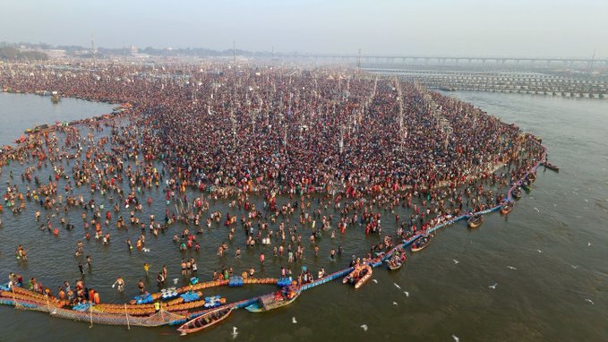 MahaKumbh : माघ पौर्णिमा स्नानासाठी भाविकांची गर्दी