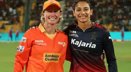 तीसरे महिला प्रीमियर लीग क्रिकेट प्रतियोगिता का पहला मैच वर्तमान चैंपियन रॉयल चैलेंजर्स बेंगलुरु और गुजरात जायंट्स के बीच जारी