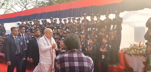 गृह मंत्री अमित शाह ने नई दिल्ली में जम्मू-कश्मीर के युवाओं और बच्चों से बातचीत की