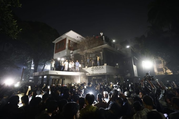 Bangabandhu Memorial Museum demolished in Dhaka amid protests, arson