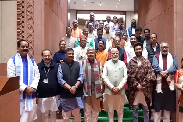 NDA MPs from Bihar felicitate PM Modi for Union Budget announcements