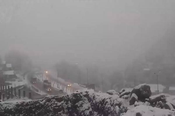 2-way traffic restored on Jammu-Srinagar NH44 after heavy snowfall