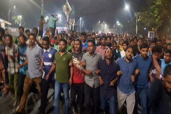 Dhaka University students protest, demand Home Advisor’s resignation