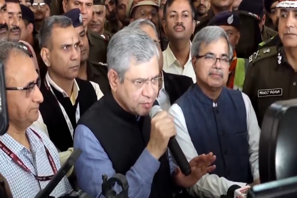 ریلوے کے وزیر اشونی ویشنو نے آج کہا کہ پریاگ راج میں مہاکنبھ کیلئے سولہ ہزار سے زیادہ ٹرینیں چلائی گئی تھیں۔