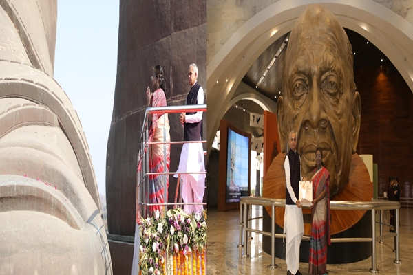 President visits Statue of Unity, pays floral tribute to Sardar Patel