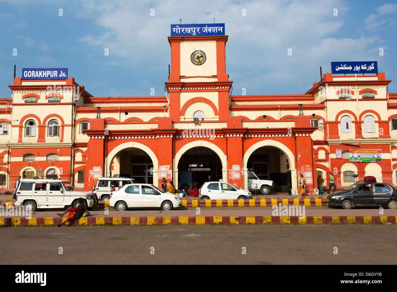 Railway Minister Ashwini Vaishnaw inspects Gorakhpur railway station, reviews proposed model