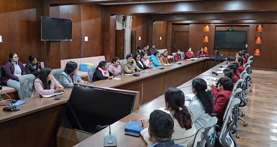 बागेश्वर में  बालिकाओं को अपने लक्ष्यों को लेकर किया गया प्रोत्साहित