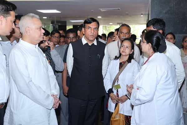 Mansukh Mandaviya visits Mumbai’s ESIC Hospital for inspection, reviews key facilities