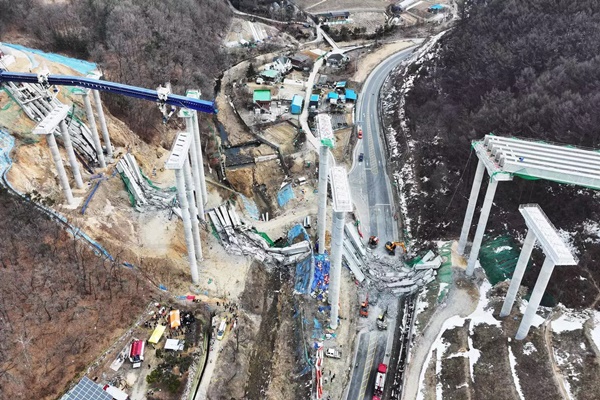 South Korea overpass collapse: 4 construction workers died, 6 injured