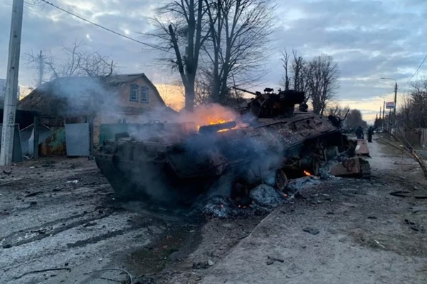 Russian Strikes Kill 14 in Ukraine; Zelenskyy Calls for Air &  Sea Truce