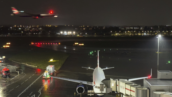 Flights resume at Heathrow Airport after closure