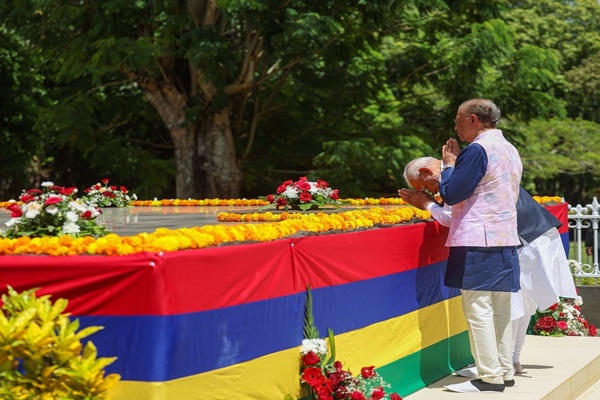 Mauritius visit: PM pays homage and recalls legacy of Anerood Jugnauth & Sir Seewoosagur Ramgoolam