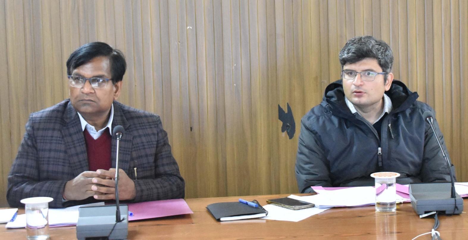 चमोली के जिलाधिकारी ने शहरी गरीबी उन्मूलन मिशन की समीक्षा की