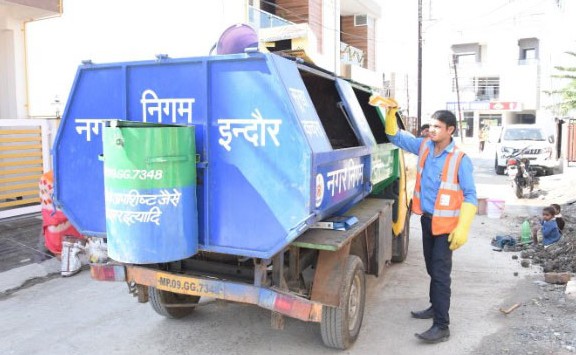 इंदौर नगर निगम देश के अन्य शहरी स्थानीय निकायों के साथ कचरा प्रबंधन के लिए तैयारः आयुक्त