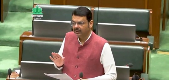 महाराष्ट्र के मुख्यमंत्री देवेंद्र फडणवीस ने राज्य के नागरिकों से कानून-व्यवस्था बनाए रखने और सभी धर्मों और समुदायों के प्रति सम्मान बनाए रखने की अपील की