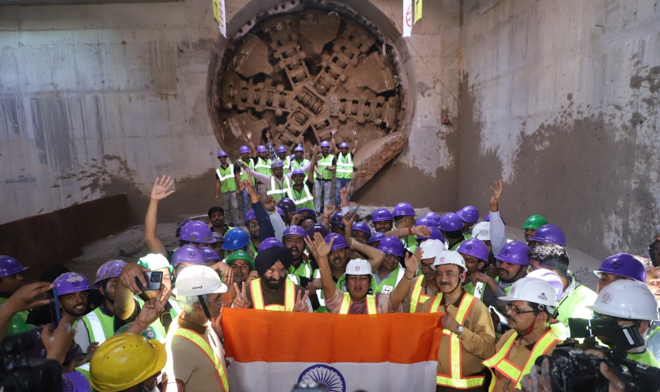 दिल्ली मेट्रो के एरोसिटी-तुगलकाबाद कॉरिडोर पर इग्नू स्टेशन साइट पर चौथे चरण के सबसे गहरे भूमिगत खंड पर सुरंग बनाने का काम पूरा