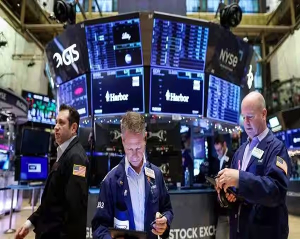 US stock markets remained under pressure