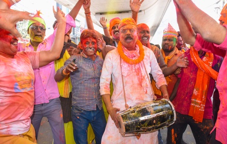 Holi being celebrated with enthusiasm in Bihar today