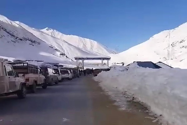 J&K-Ladakh HC bans commercial activities, plastic use at Zojila Pass