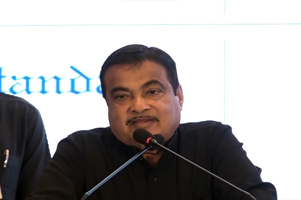 केंद्रीय मंत्री नितिन गडकरी ने नई दिल्ली में साबुन, डिटर्जेंट और सौंदर्य प्रसाधनों पर 7वें अंतर्राष्ट्रीय सम्मेलन को संबोधित किया