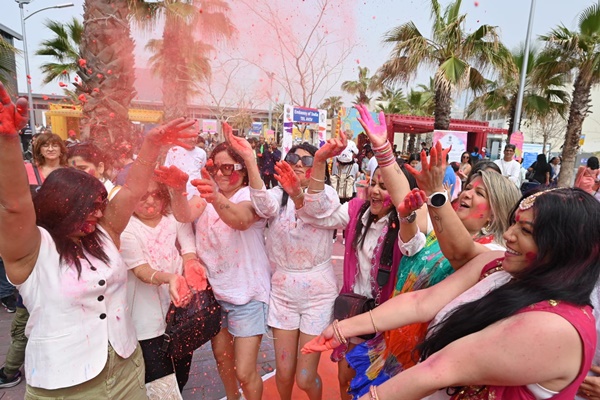 Indians and Israelis Celebrate Holi & Purim Together at Jaffa Port