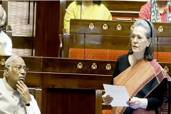 Senior Congress leader Sonia Gandhi demands increase in minimum wage under MNREGA