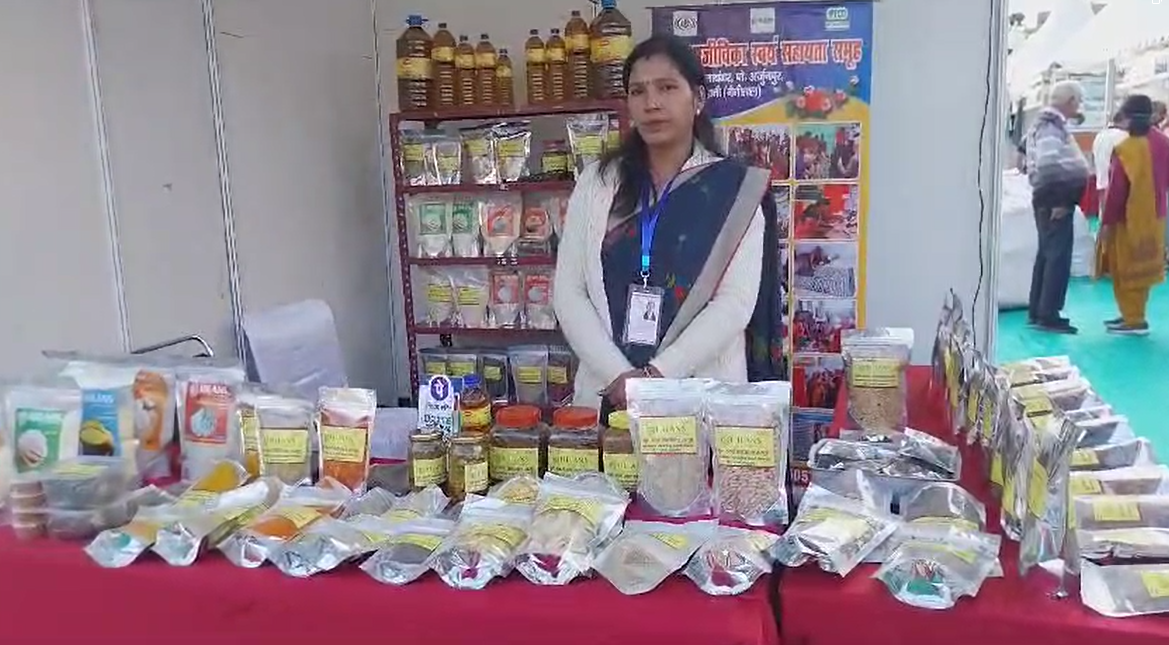 हल्द्वानी में सरस मेले का शुभारंभ। मेले में विभिन्न राज्यों के उत्पादों के स्टॉल लगाए गए   