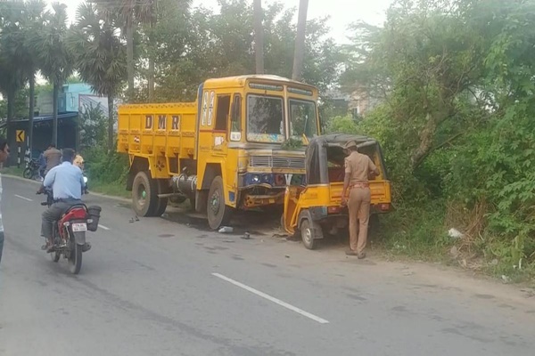 Tamil Nadu: 5 killed, more than 20 injured in lorry-bus accident