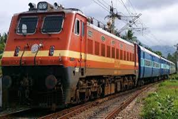 Northern Railway operates more than 400 spl trains for convenience of passengers on Holi