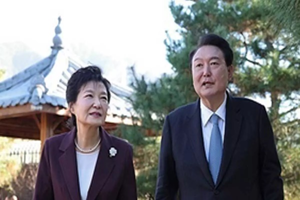 South Korea: Former President calls upon ruling party to stay united amid present crisis