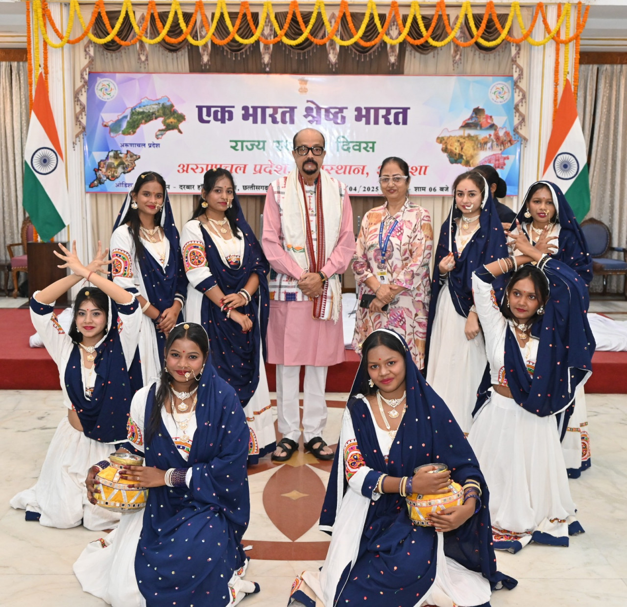 “एक भारत-श्रेष्ठ भारत” कार्यक्रम के तहत रायपुर स्थित राजभवन में अरूणाचल प्रदेश, राजस्थान और ओडिशा राज्यों का स्थापना दिवस मनाया गया