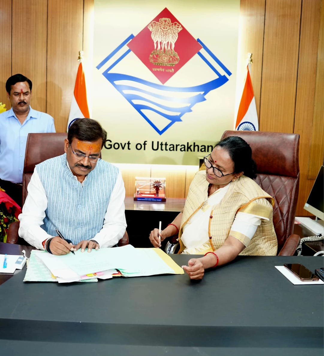 वरिष्ठ आईएएस अधिकारी आनंद बर्द्धन ने उत्तराखंड के नए मुख्य सचिव के रूप में कार्यभार संभाला