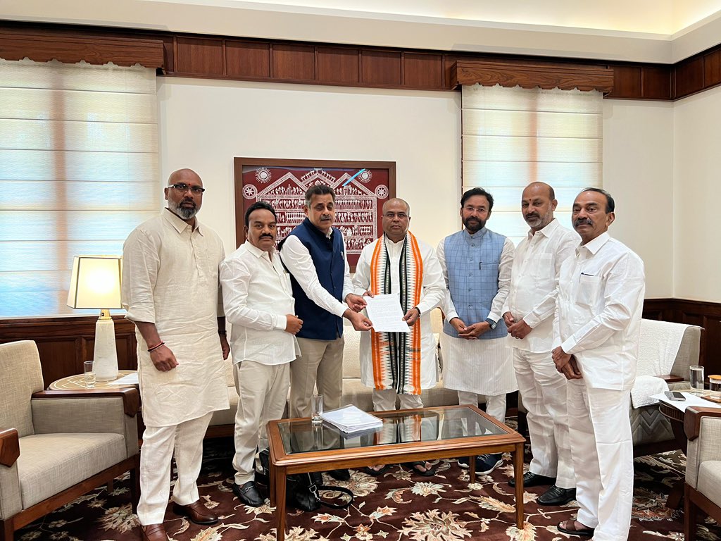तेलंगाना के भाजपा सांसदों ने कान्ची गाची बावली भूमि मुद्दे पर केंद्रीय मंत्री धर्मेन्द्र प्रधान से मुलाकात की