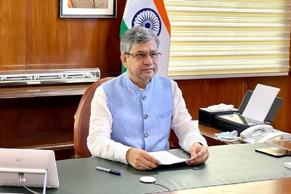 কেন্দ্রীয় মন্ত্রিসভা রেল মন্ত্রকের মোট ১৮ হাজার ৬৫৮ কোটি টাকা ব্যয়ের চারটি প্রকল্প অনুমোদিত করেছে।