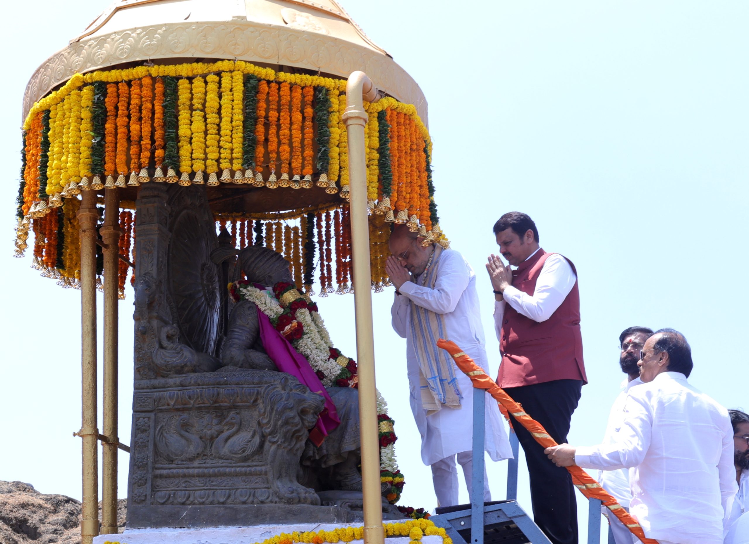 केन्‍द्रीय गृह मंत्री अमित शाह ने रायगढ़ किले में छत्रपति शिवाजी महाराज की 345वीं पुण्यतिथि के अवसर पर श्रद्धांजलि अर्पित की