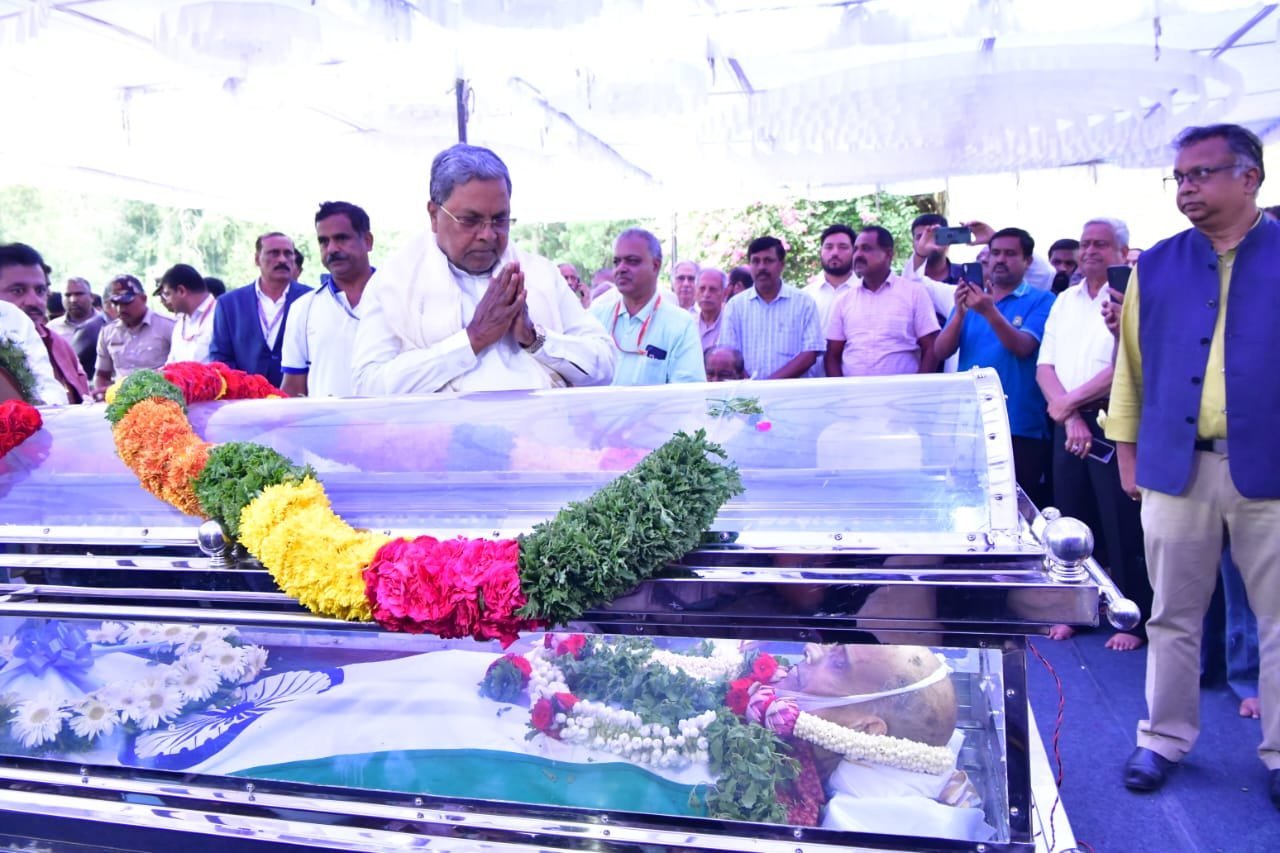 प्रख्यात अंतरिक्ष वैज्ञानिक डॉ0 के0 कस्तूरीरंगन को बेंगलुरु में पूरे राजकीय सम्मान के साथ दी गई अंतिम विदाई
