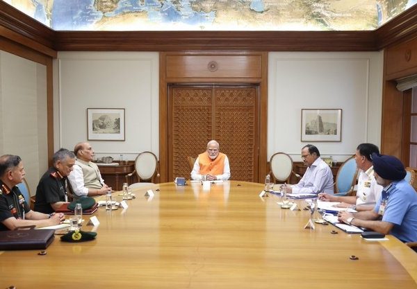 নতুন দিল্লীত প্রধানমন্ত্রী নৰেন্দ্ৰ মোদীৰ অধ্যক্ষতাত উচ্চ পৰ্য্যায়ৰ বৈঠক