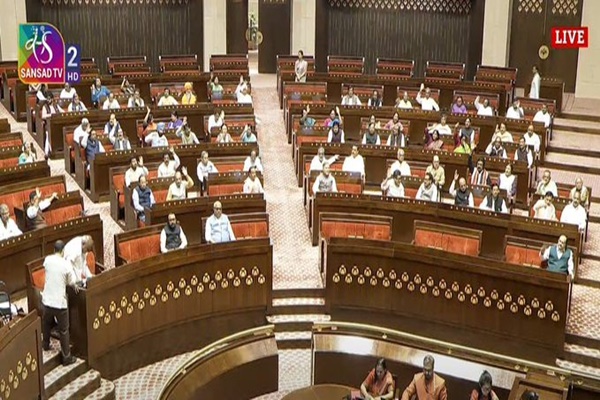 राज्यसभा में विपक्ष के नेता मल्लिकार्जुन खड़गे पर भाजपा सांसद अनुराग ठाकुर द्वारा लगाए गए आरोप के विरोध में विपक्षी सदस्यों ने किया वॉकआउट