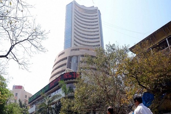 सेंसेक्स 165 अंक पर खुला, निफ्टी 52 अंक गिरा