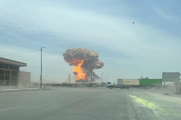 جنوبی ایران میں، بندر عباس بندرگاہ پر تباہ کُن دھماکے سے مرنے والوں کی تعداد بڑھ کر 14 ہو گئی ہے۔  کم سے کم 750 دیگر زخمی بھی ہوئے ہیں۔