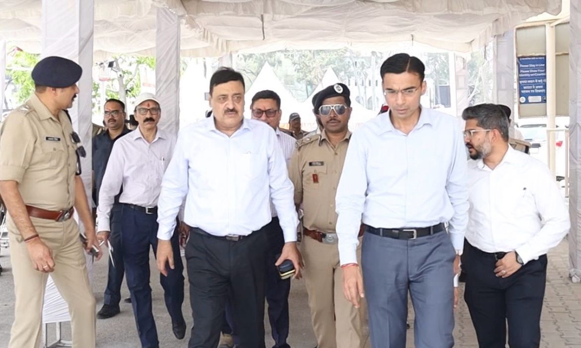गढ़वाल मंडल आयुक्त विनय शंकर पांडेय और पुलिस महानिरीक्षक राजीव स्वरूप ने चारधाम यात्रा व्यवस्थाओं का निरीक्षण किया