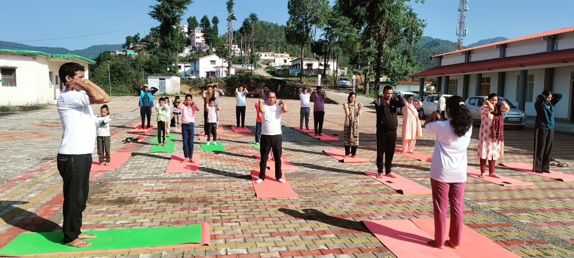 रुद्रप्रयाग में 11वें अंतर्राष्ट्रीय योग दिवस की पूर्व तैयारियों के अंतर्गत ब्लॉक स्तरीय योग कार्यक्रम का आयोजन